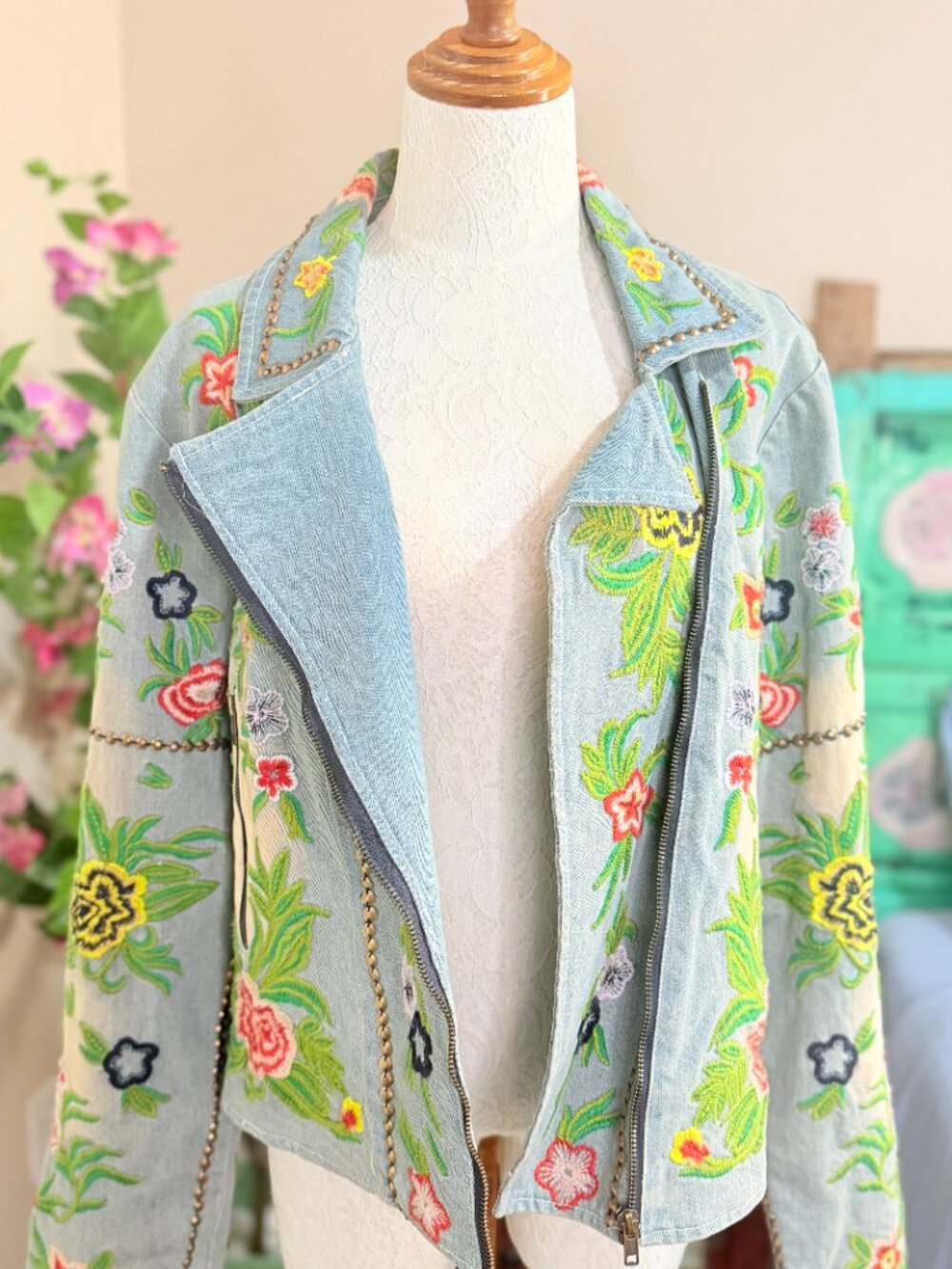 Aratta Embroidered Denim Jacket - Large - Picture 2 of 10